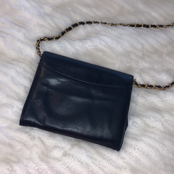 ⭐️Monet Vintage Navy Genuine Blue Leather Gold Chain Crossbody⭐️Rich looking! - Picture 8 of 10